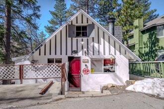 Building Photo - 2412 Ridge Dr