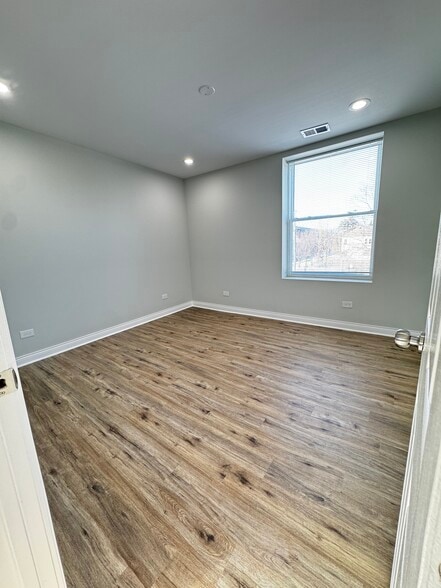 Building Photo - 6807 S Paulina St