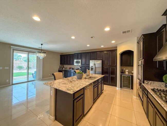 Building Photo - Luxury 6/BD 4.5/BA Large Furnished Home with Dual Primary Suites in Gated Community