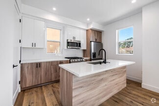 Building Photo - 5042 Laurel Canyon Blvd
