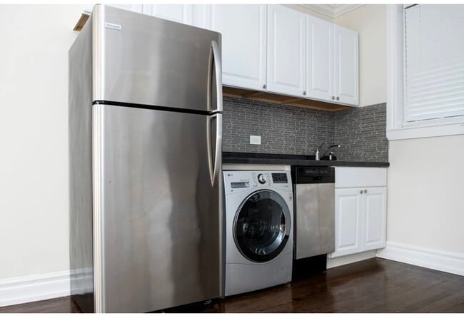 Building Photo - 1056 W Lill Ave