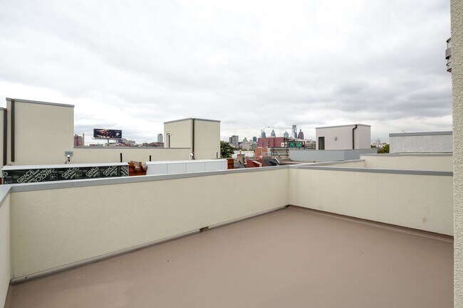 Building Photo - Northern Liberties Townhome with Garage