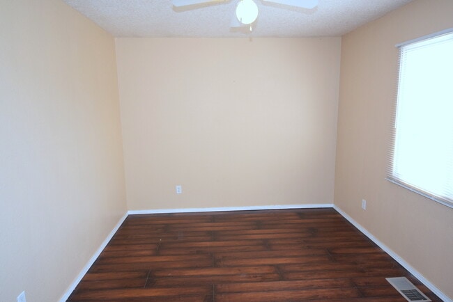 Building Photo - Great 2 Story, 4 bedroom Home.