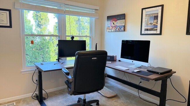 Building Photo - 44432 James Ct