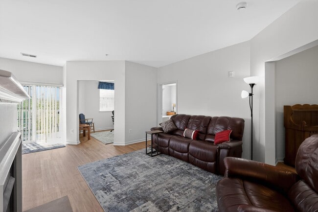 Building Photo - 2605 Chapel Lake Dr