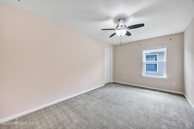 Building Photo - 12237 Woodview Dr