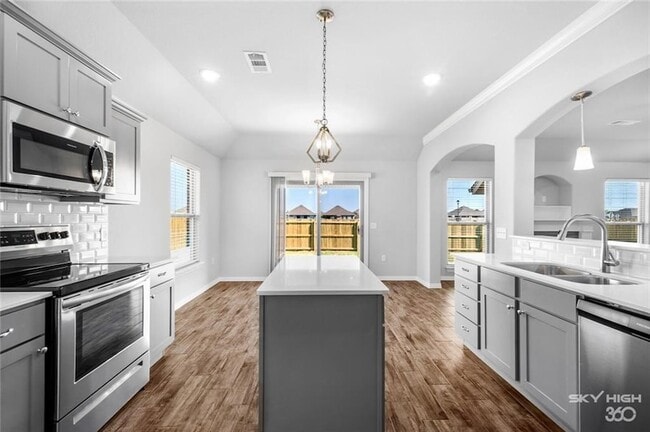 Building Photo - 4446 W Barhem Dr