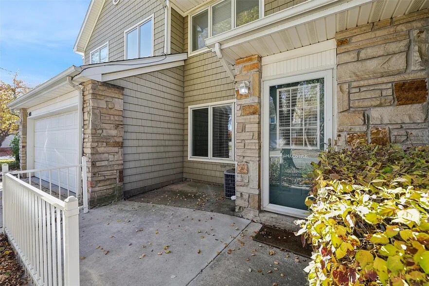 Building Photo - 811 Burr Oaks Dr