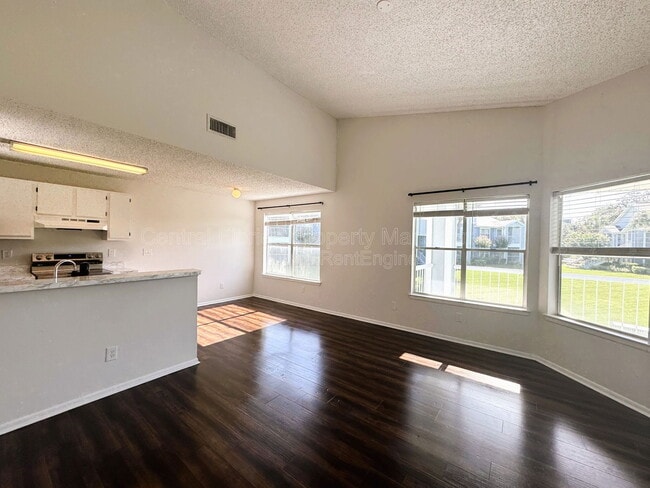 Building Photo - 2608 Grassy Point Dr