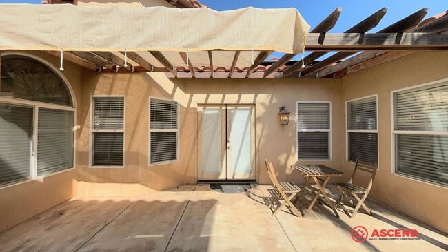 Building Photo - Stunning 3 Bedroom Home In Rosedale!