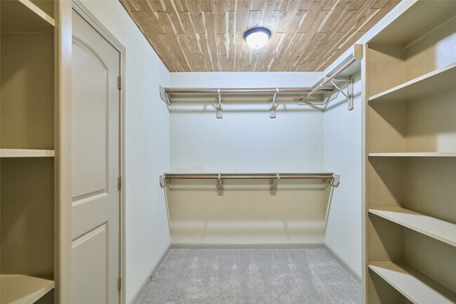 Building Photo - 13613 Vail Dr