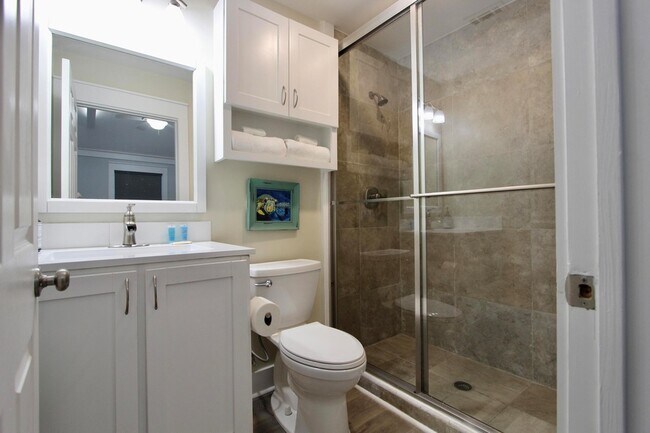 Building Photo - 8 Sally Ln