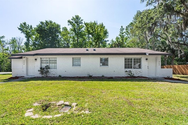 Building Photo - 450 N Elmwood Point