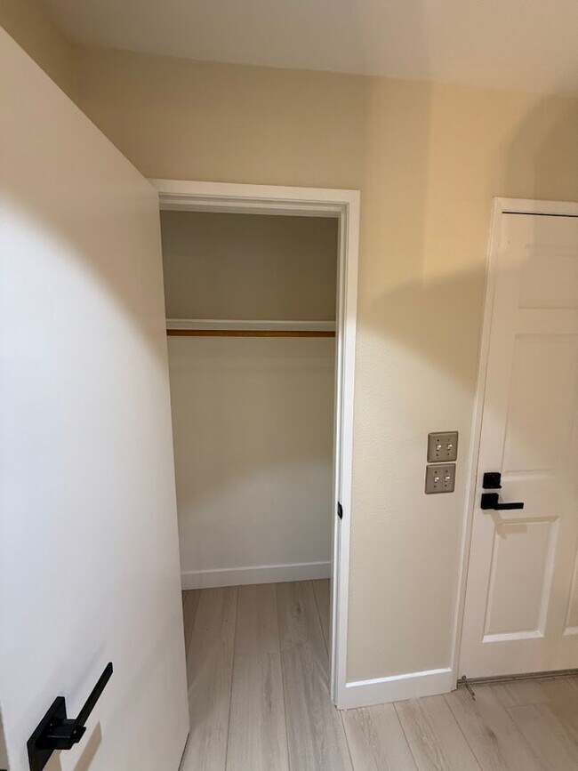Building Photo - Beautiful 3 Bedroom 2 1/2 Bathroom Granada Hills Townhouse! Must See! Ready For Move-In!