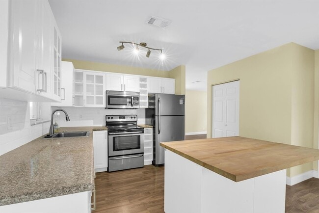 Building Photo - 6279 Island Way