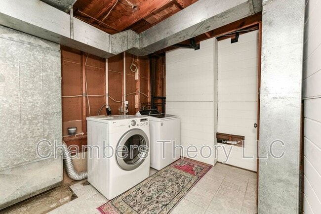 Building Photo - 12231 Westwood Hills Dr