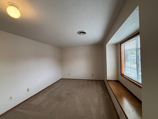 Building Photo - 7050 SW 174th Ave