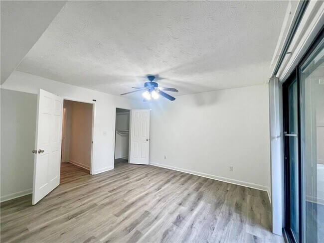 Building Photo - 320 Park Ridge Cir