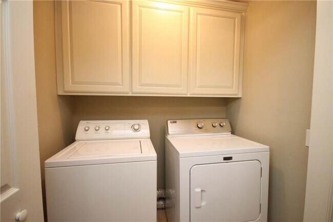 Building Photo - Available June 1st! 3-Bedroom, 2.5-Bathroom Home in Rupple Row