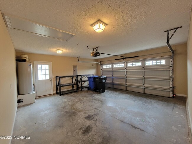 Building Photo - 416 Amaryllis Ln