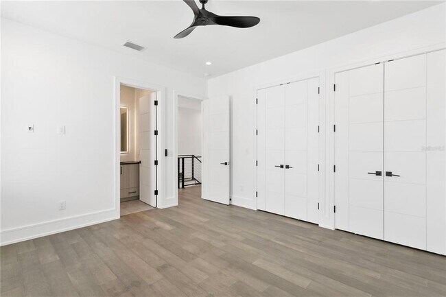 Building Photo - 3010 W Trilby Ave