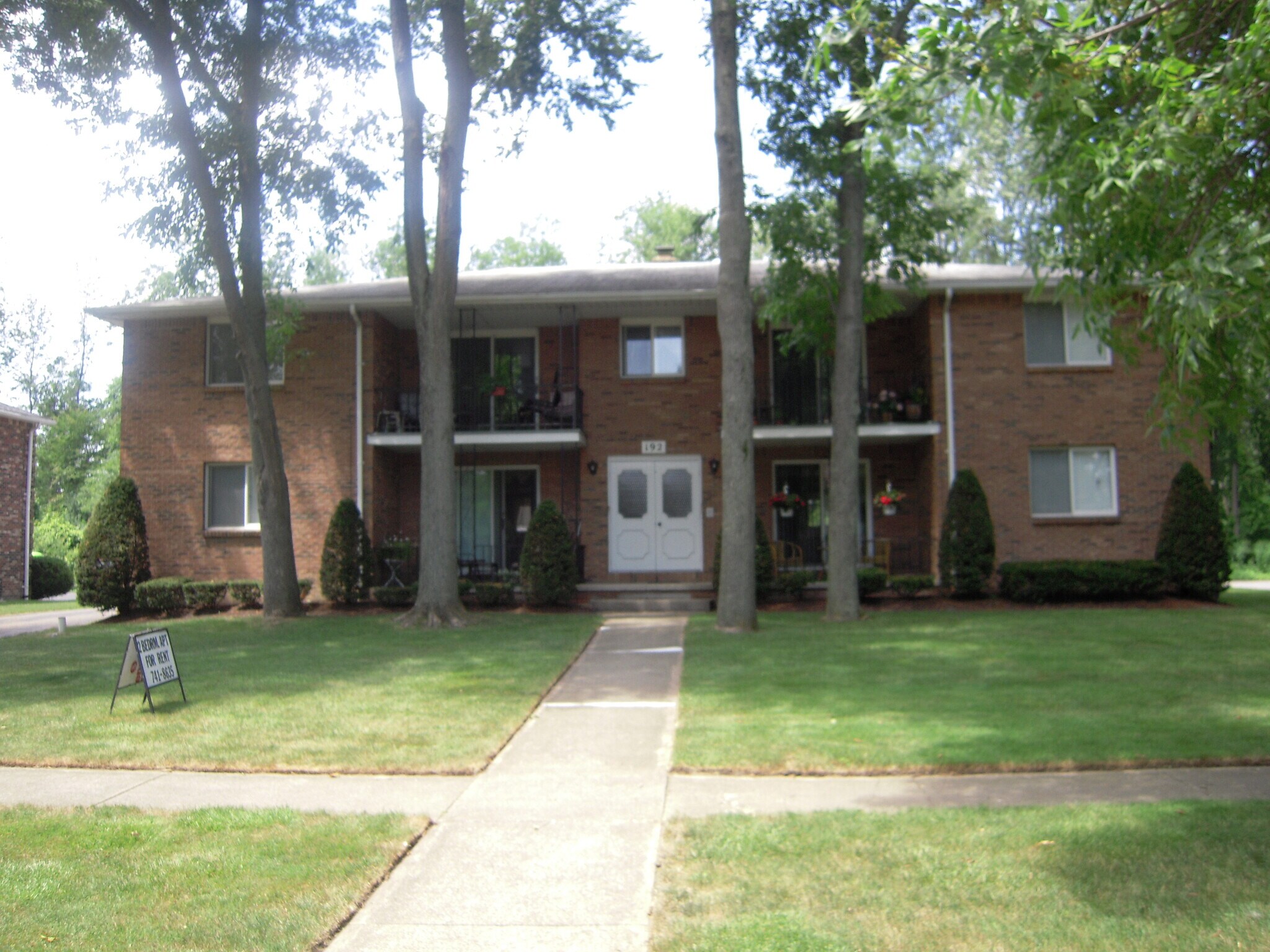 Building Photo - 192 Denrose Dr