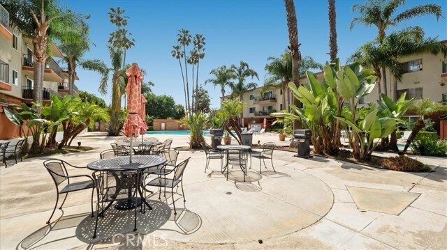 Building Photo - 400 N Acacia Ave