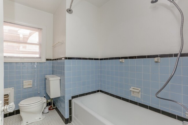 Building Photo - 1812 Banks St