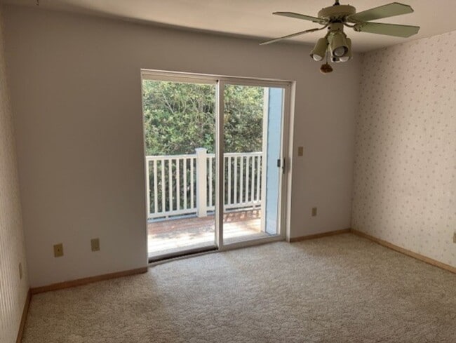 Building Photo - 1445 Seacrest Ln