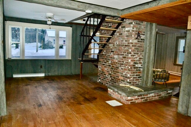 Building Photo - 224 E Main St