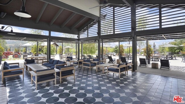 Building Photo - 61 Harness Wy