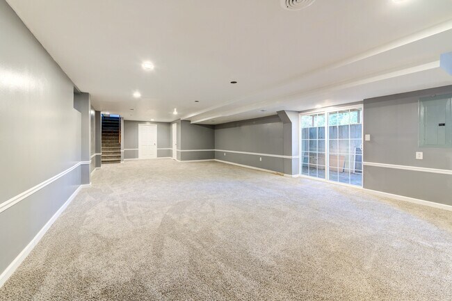 Building Photo - 1140 Collingwood Dr