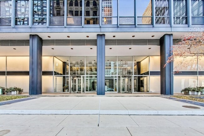 Building Photo - 900 N Lake Shore Dr