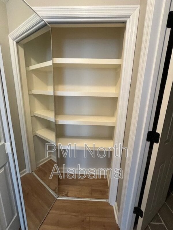 Building Photo - 2080 Woodlawn Dr SW