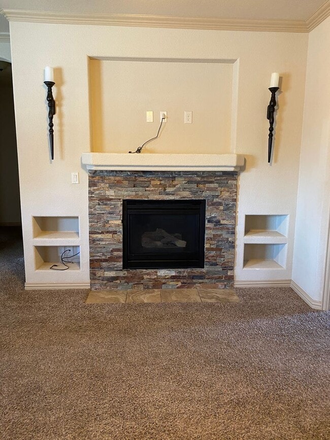 Building Photo - Beautiful Home with a Den