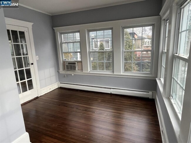 Building Photo - 206 Godwin Ave