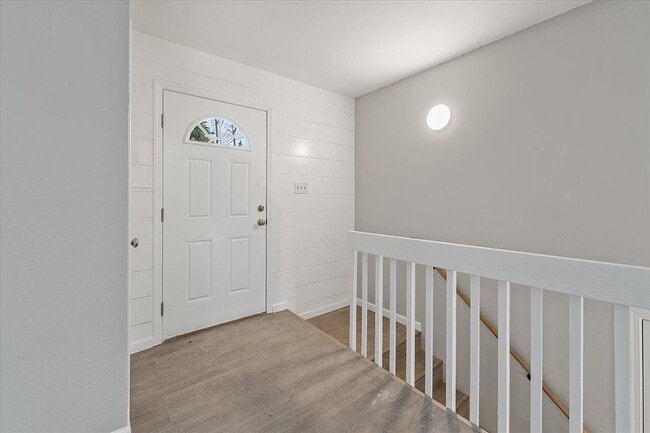 Building Photo - Single Family Home For Rent