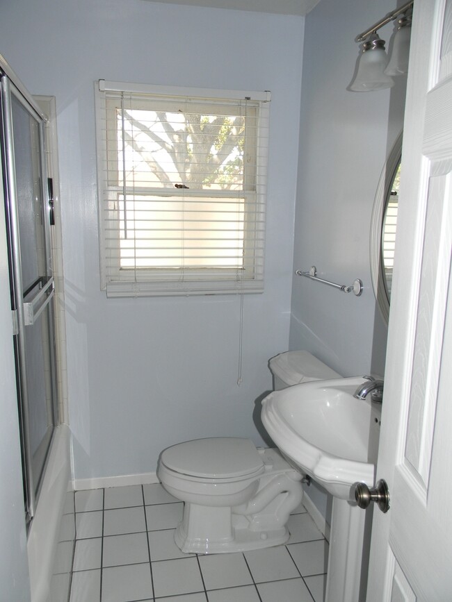 Building Photo - 1306 E Mayfair Ave