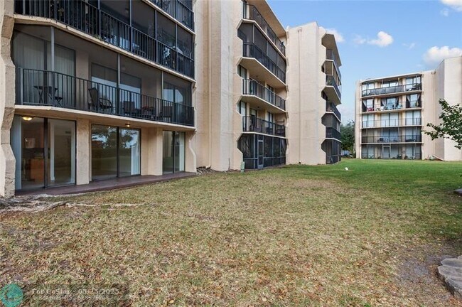 Building Photo - 3550 Blue Lake Dr