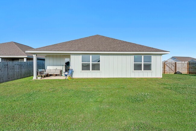 Building Photo - Charming 4BR / 2BA rental in desirable Daphne, AL — great neighborhood, move-in ready.