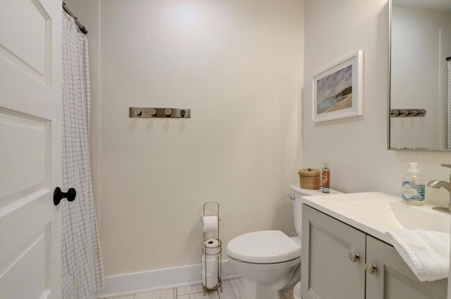 Building Photo - 543 Oakwood Trail