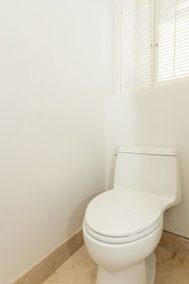 Building Photo - 4 Bedroom / 3 Bathroom Home With Panoramic...