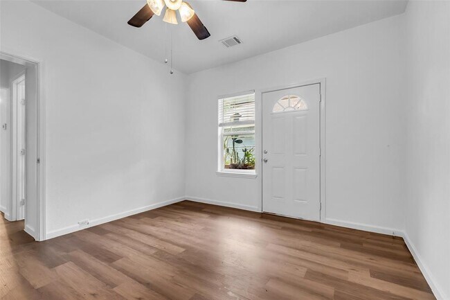 Building Photo - 3925 Woodleigh St