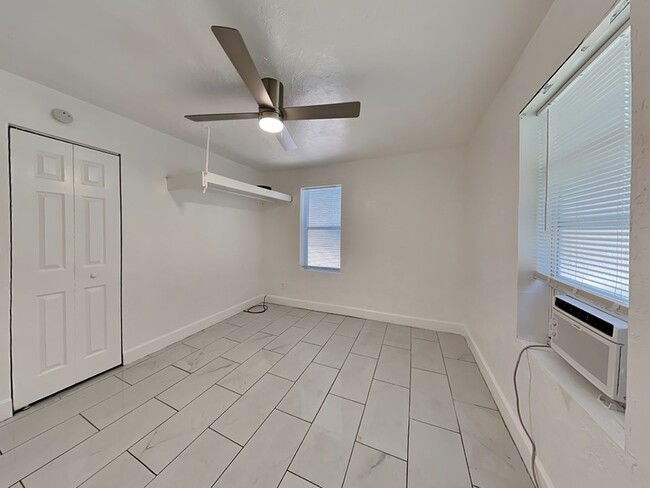 Building Photo - 343 Pleasant St