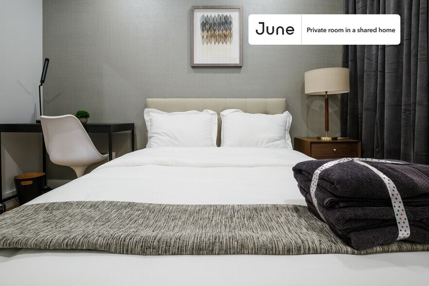 Building Photo - Room in Shared 4 bed/1.5 bath home