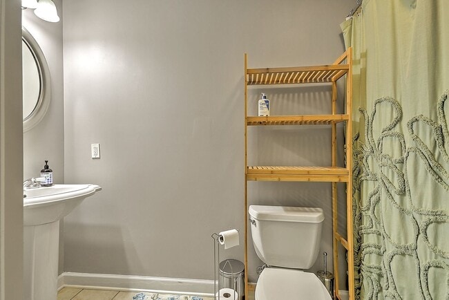 Building Photo - 9 Wayland Ct