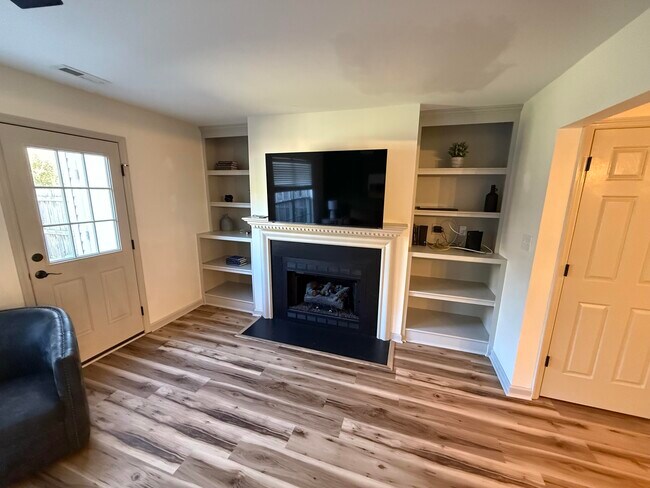 Building Photo - 335 Houston Creek Dr