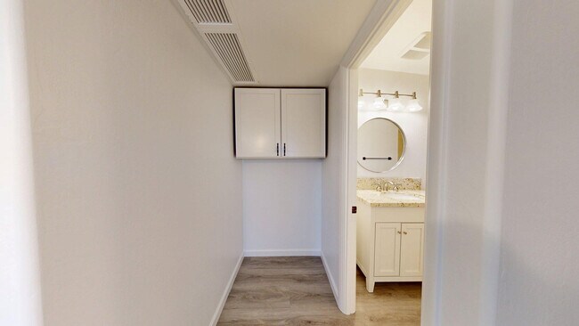 Building Photo - 4537 E Devonshire Ave