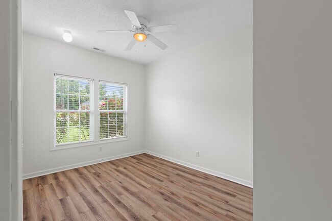 Building Photo - 506 Cedar Ave