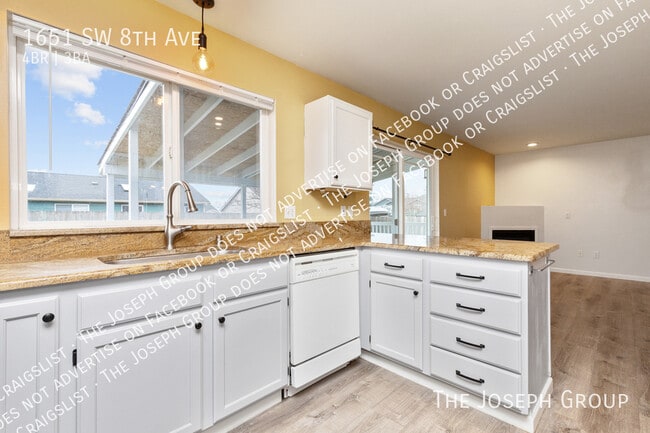 Building Photo - 1651 SW 8th Ave